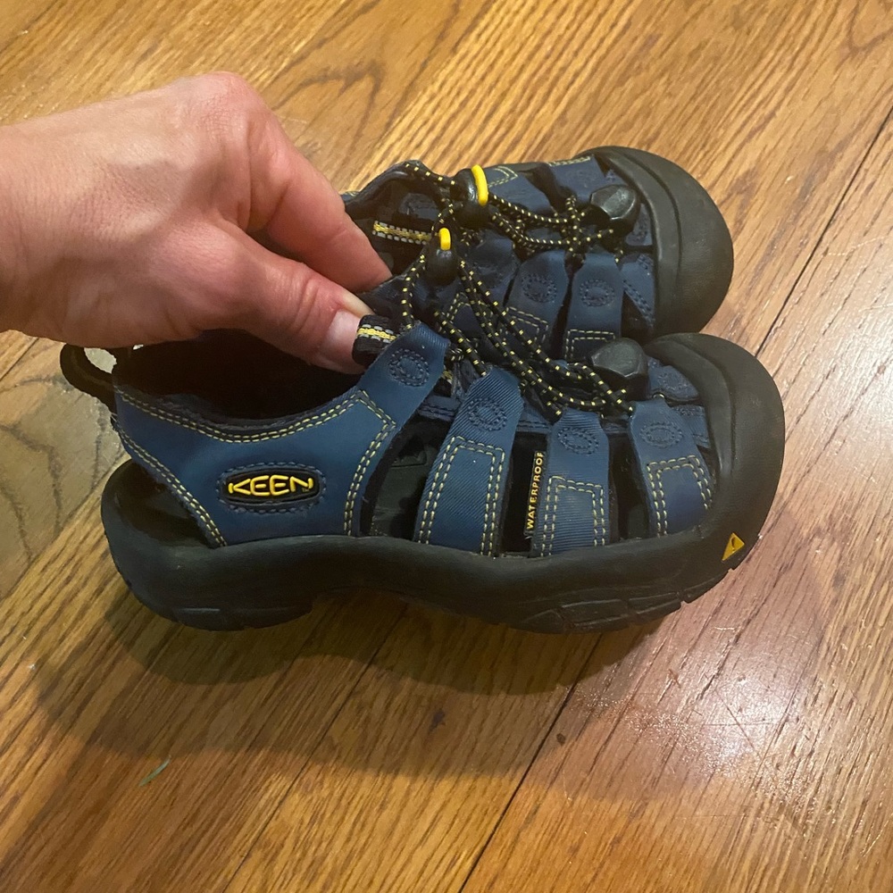 Kids keen waterproof size 12